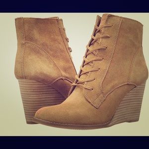 NWOT lucky brand Yelloh Women's wedge bootie